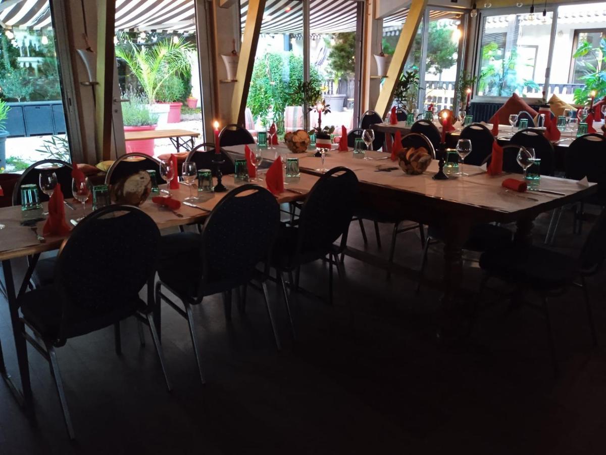 Hotel Restaurant Le Chanel Villieu 外观 照片