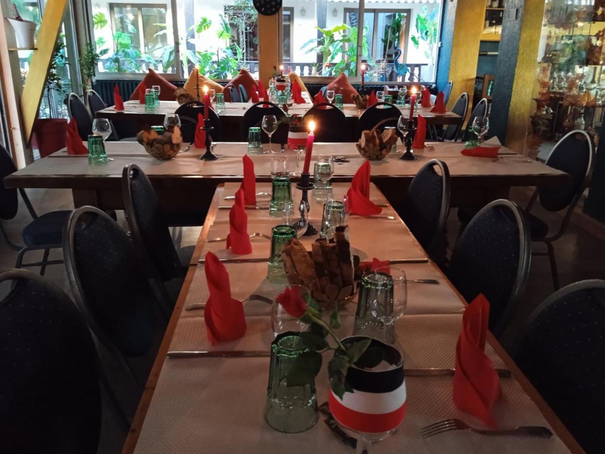 Hotel Restaurant Le Chanel Villieu 外观 照片